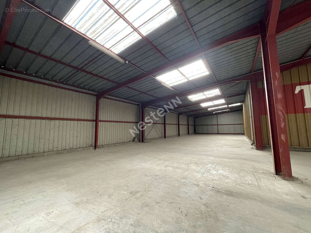 A vendre  Betting : Cellule commerciale 200m² - photo 8