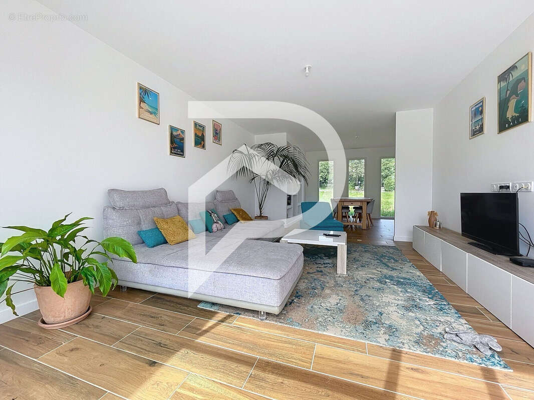 Maison à FREJAIROLLES