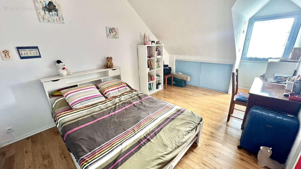 Maison à BECON-LES-GRANITS