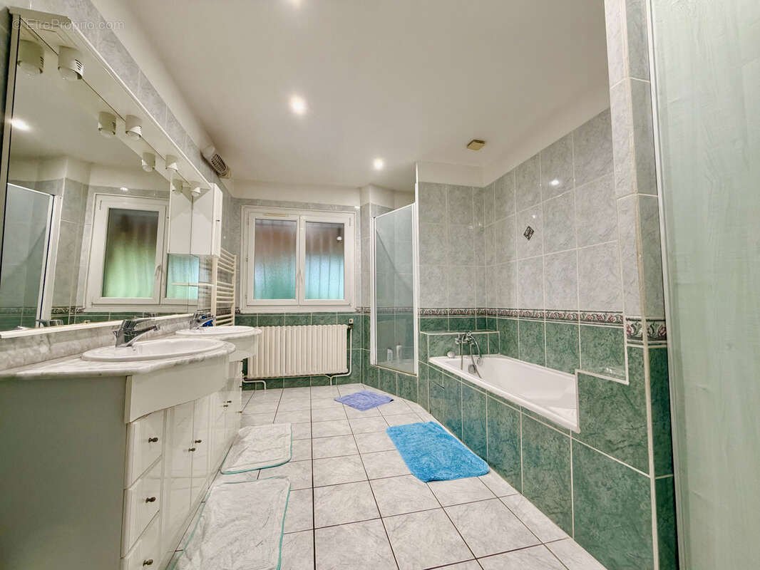 Grande maison familiale frontenas 280 m2 avec 5 chambres à 35 min de Lyon - photo 12