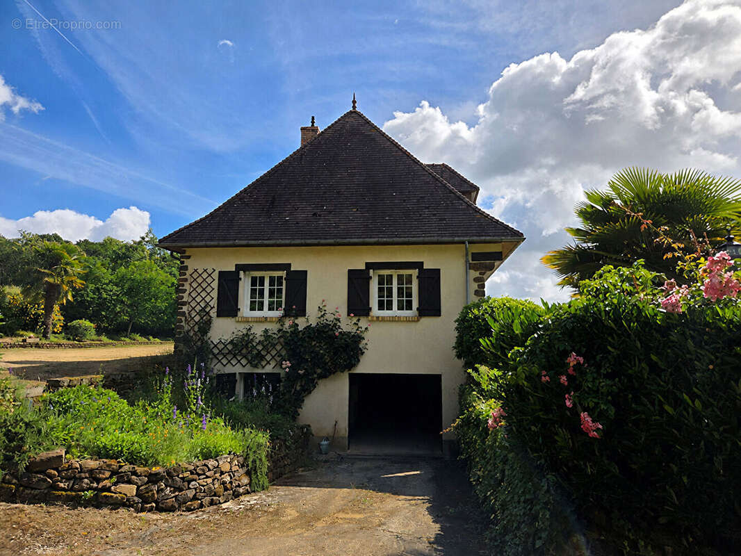 Belle maison familiale sur sous-sol total à Sainte-Sabine-sur-Longève - photo 2