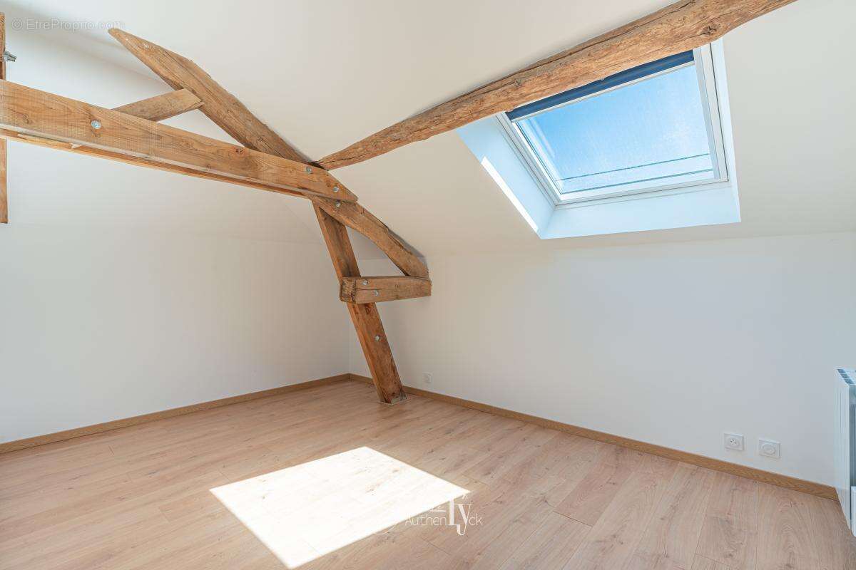 Maison 92 m² à Saint-Hilaire-Bonneval  - photo 4