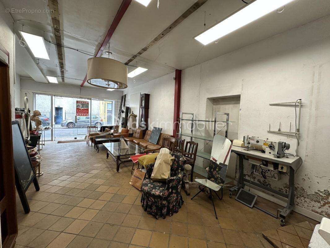 Local commercial spacieux de 79m² en plein centre-ville : idéal pour votre activité professionnelle - photo 4