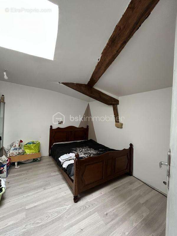 Maison à VIVIERS-SUR-CHIERS