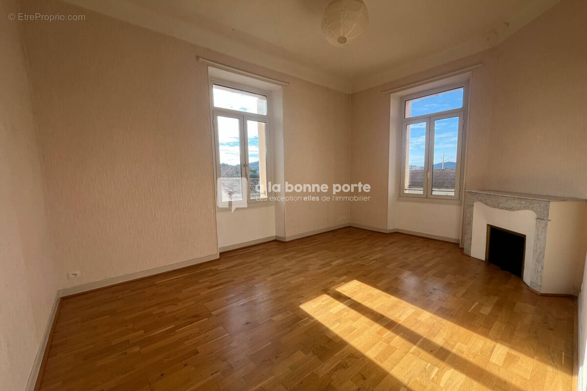 Appartement à SAINT-CYR-SUR-MER