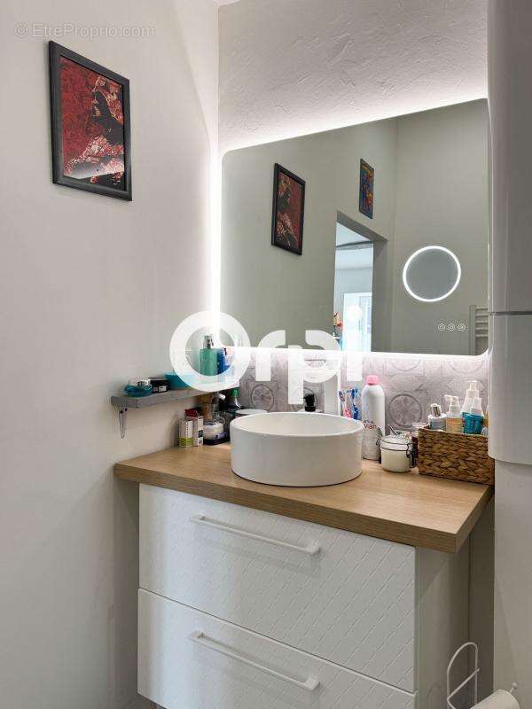 Appartement à FOURAS