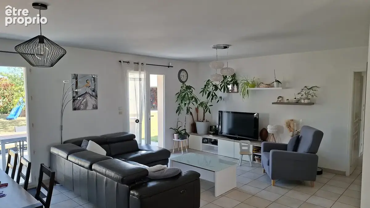 Maison 5 pièces 115 m² à vendre à Beurlay (17250) - photo 2