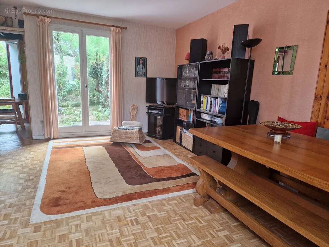 Maison à VOISINS-LE-BRETONNEUX