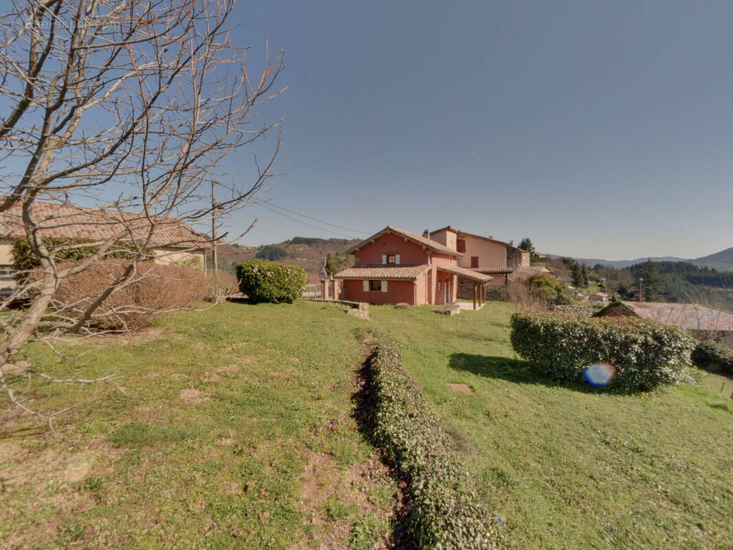 Maison à SAINT-BARTHELEMY-LE-MEIL