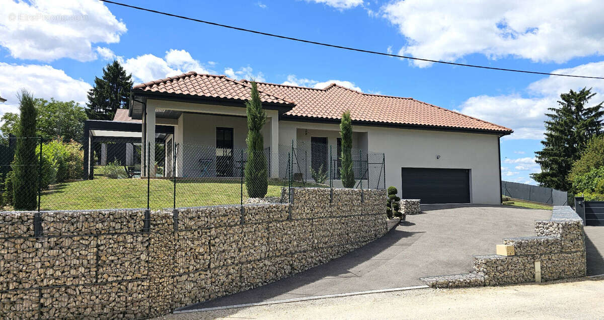 Maison à SAINT-GENIX-SUR-GUIERS