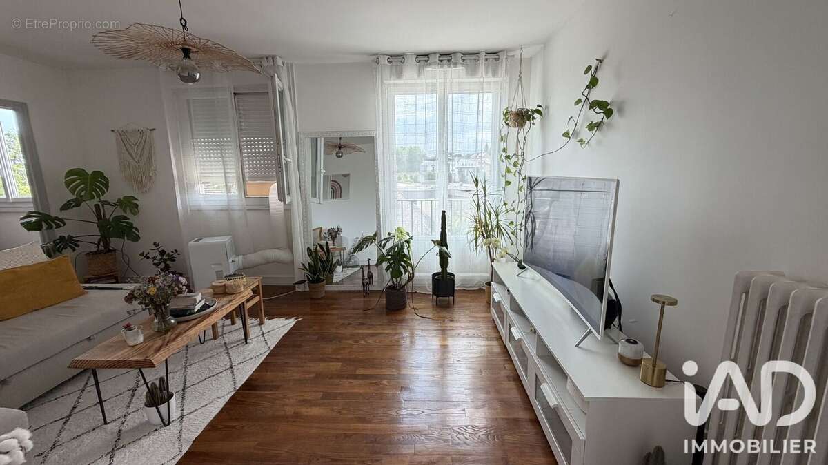 Appartement 82 m² à Fougeres  - photo 4