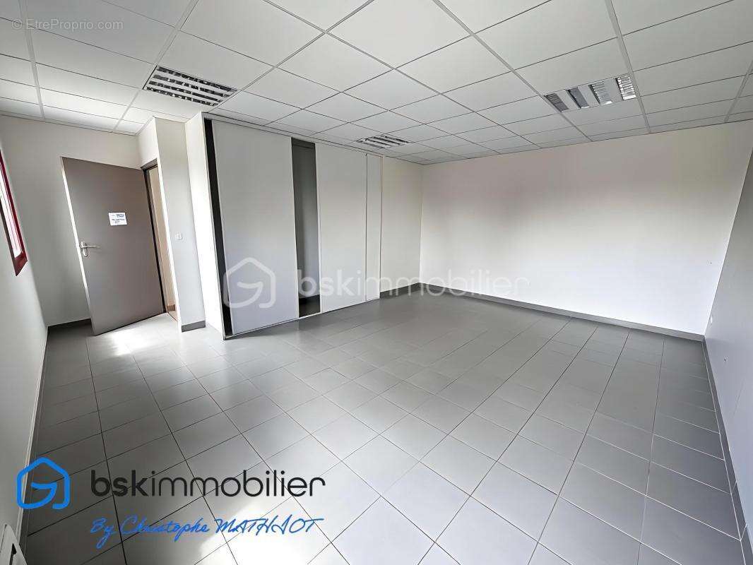 Bâtiment industriel de 1 700 m² sur terrain de 6 230 m² – Nombreuses possibilités d’exploitation ! - photo 25
