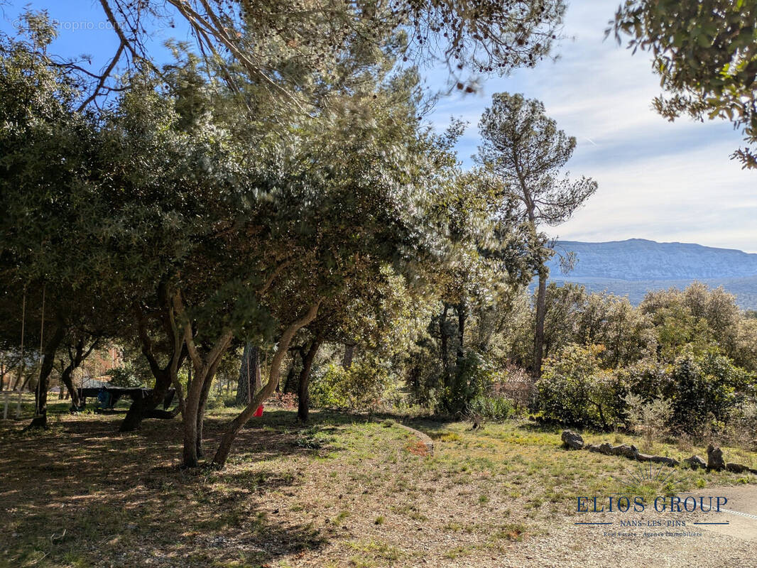 Terrain à NANS-LES-PINS