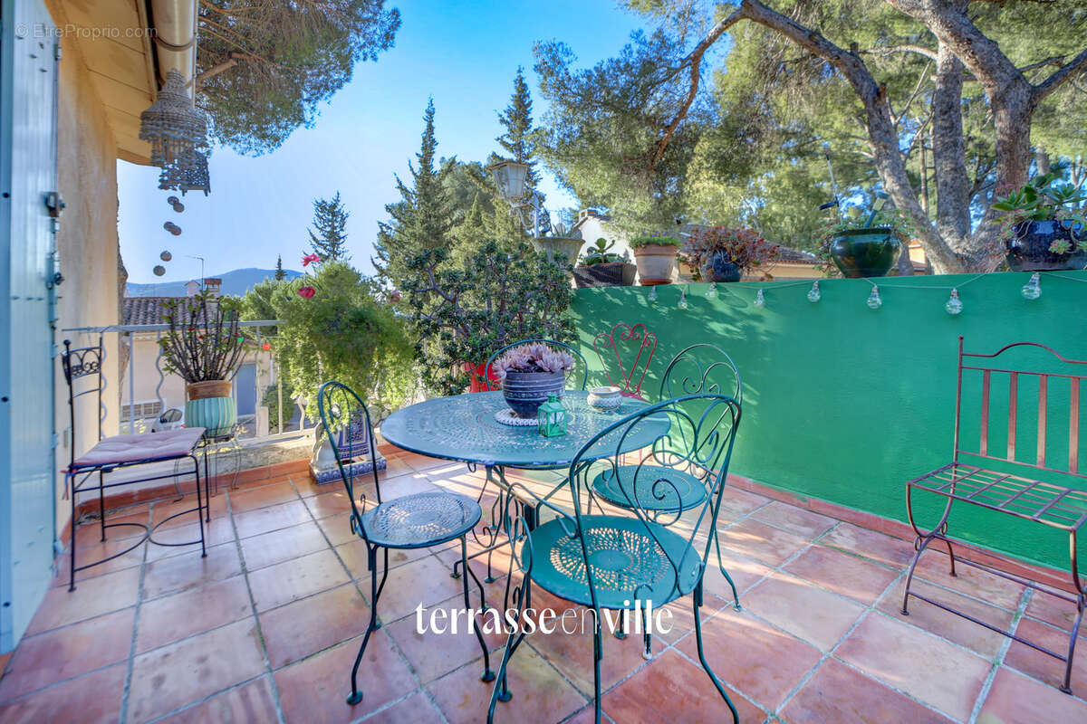 Maison à SAINT-CYR-SUR-MER