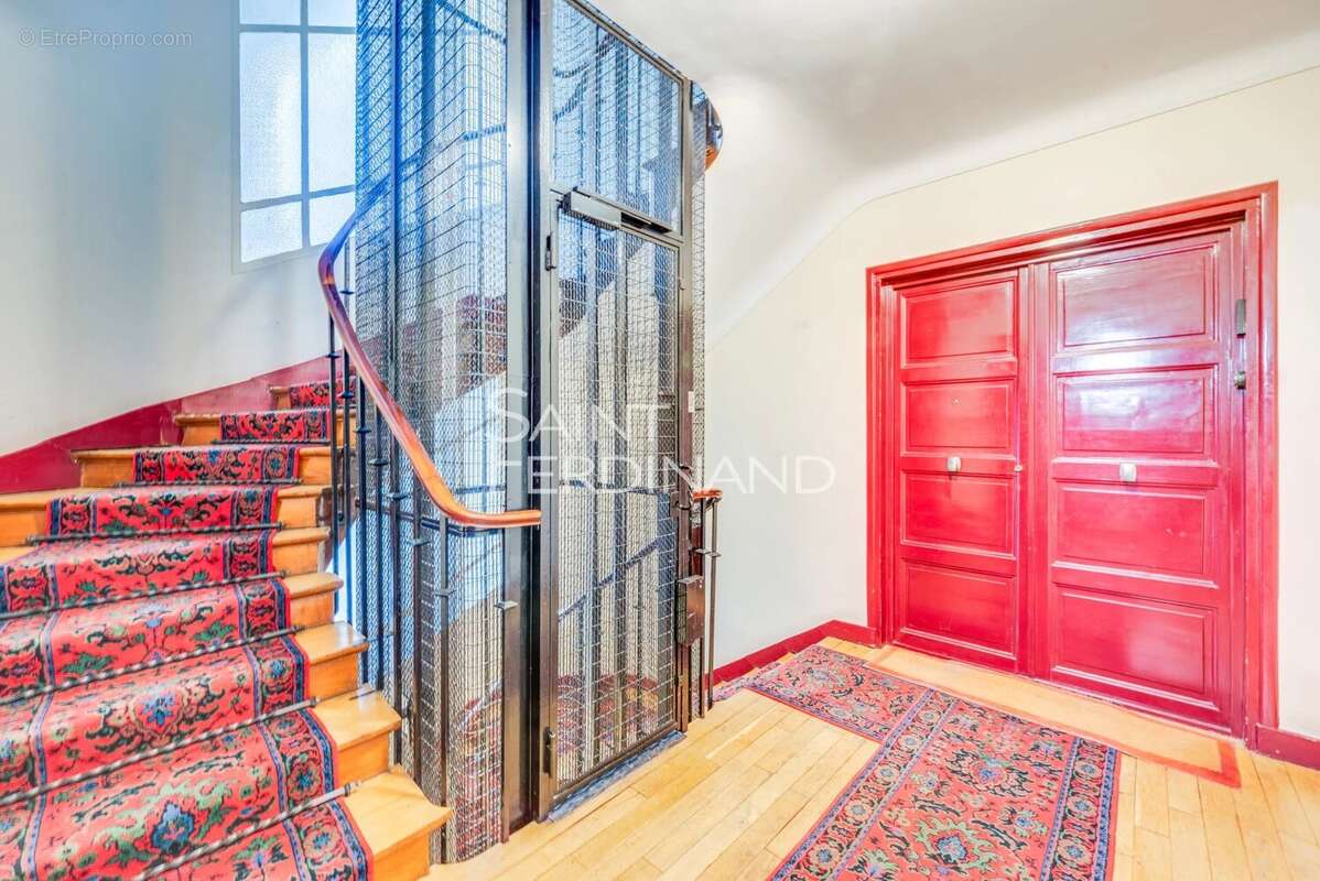 Appartement à NEUILLY-SUR-SEINE