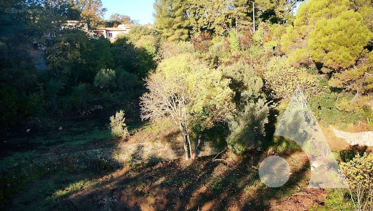 Terrain à DRAGUIGNAN