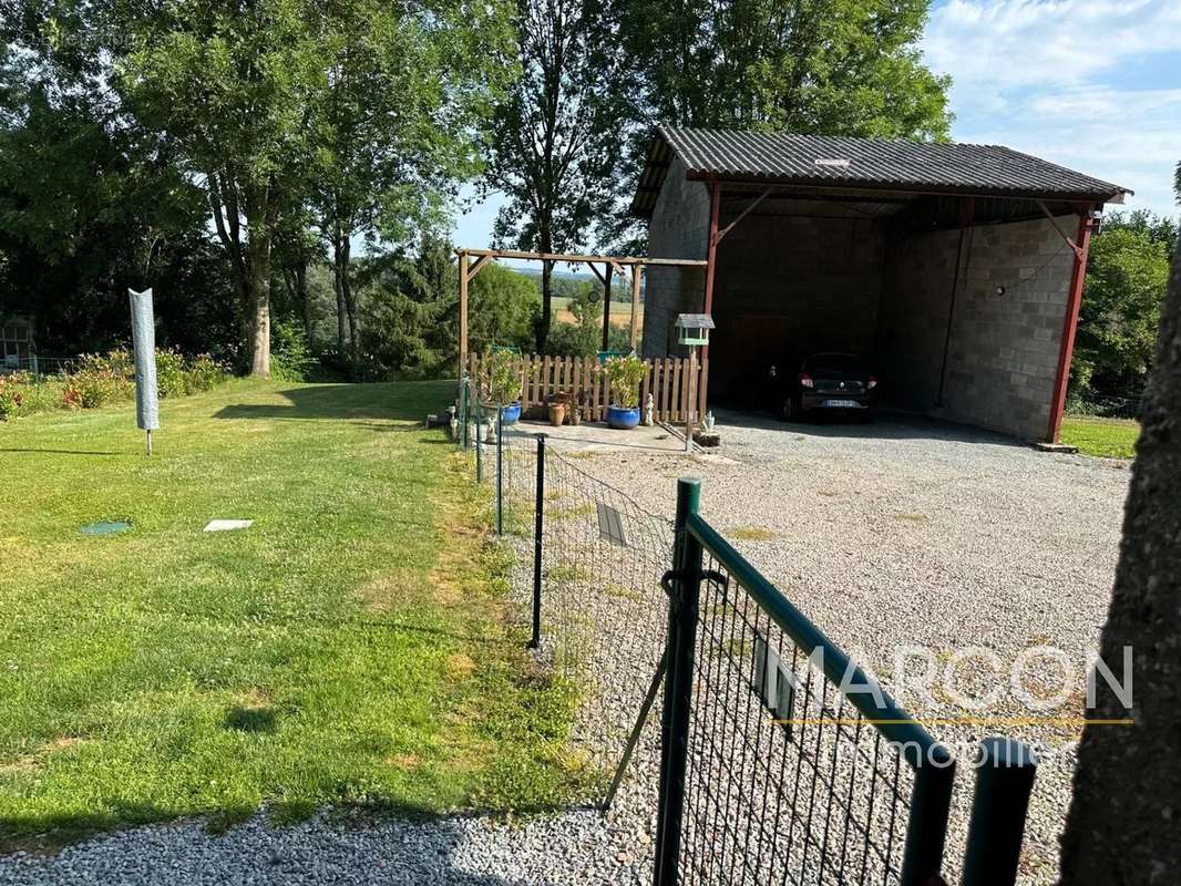 Maison à SAINT-LEGER-BRIDEREIX