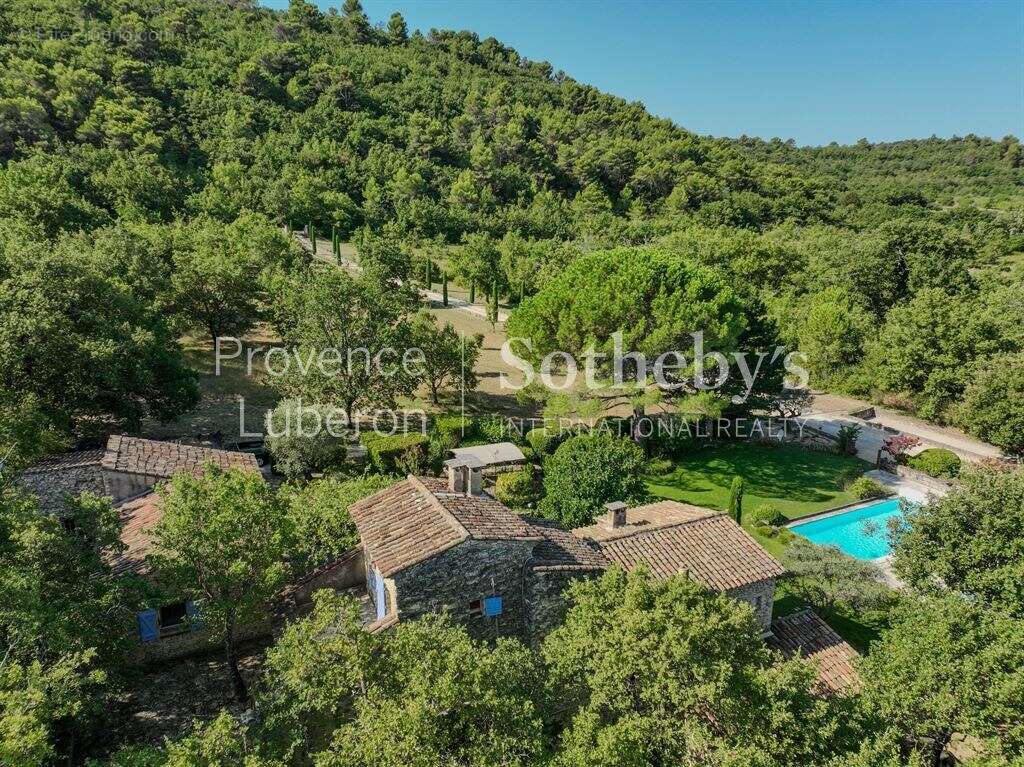 Propriété de charme avec vues sur Gordes, au cœur d’un écrin naturel - photo 20