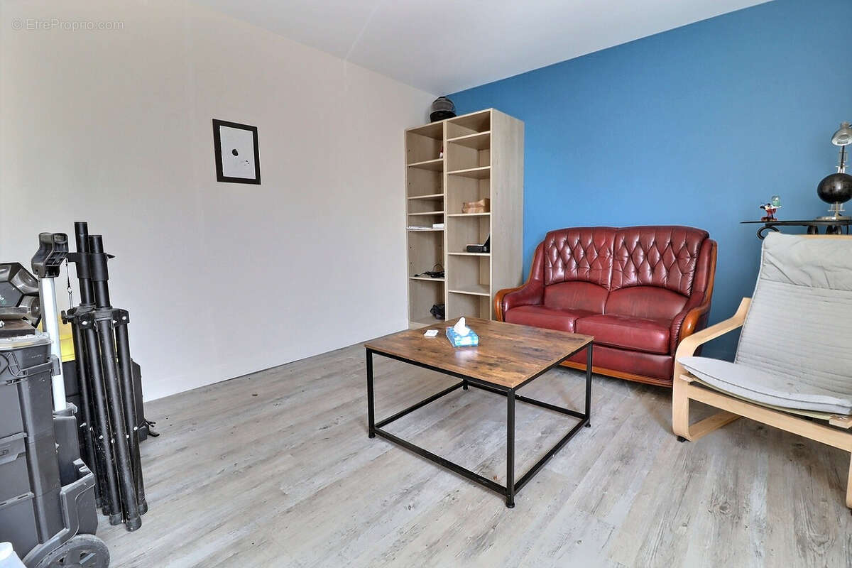 Commerce à MARCILLY-LES-BUXY