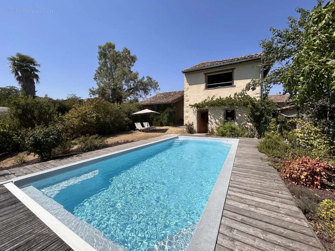 Maison de village T8, garage, grange, piscine sur 3456m² - photo 2