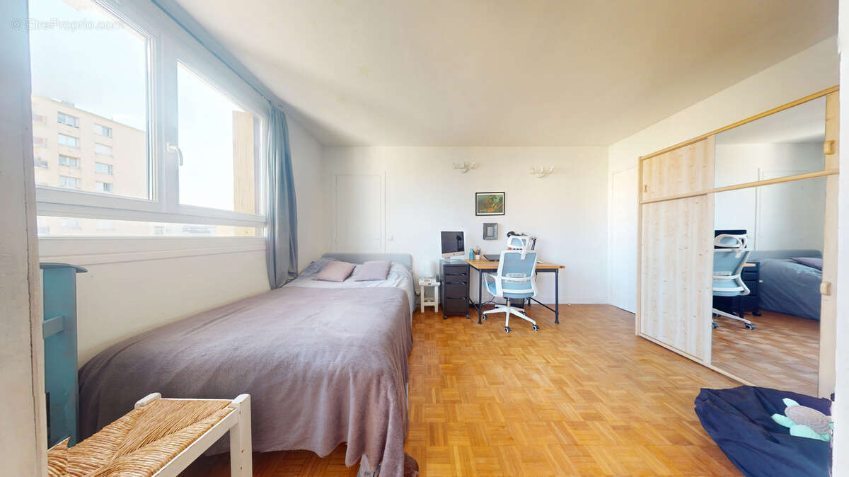 Appartement à LA GARENNE-COLOMBES