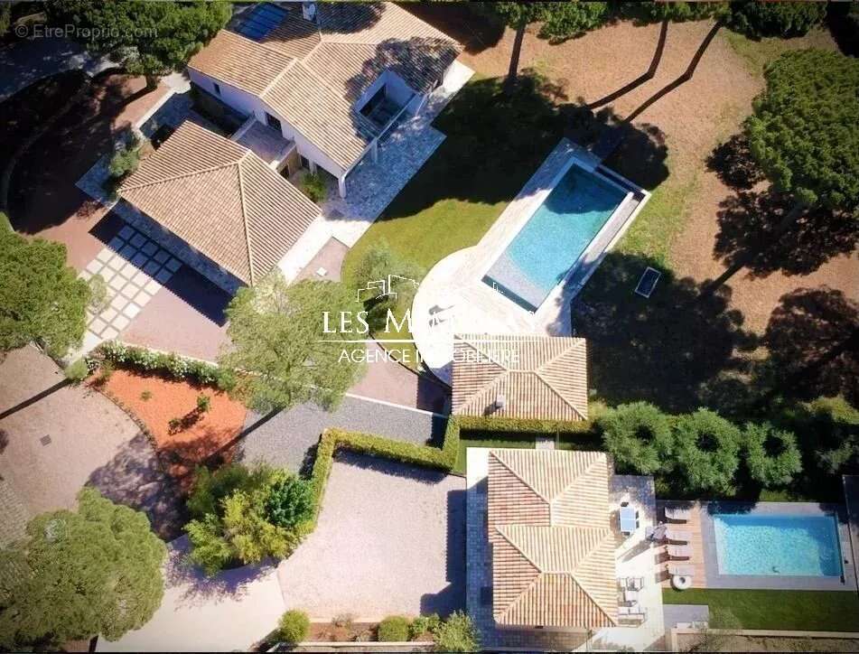 Maison à ROQUEBRUNE-SUR-ARGENS