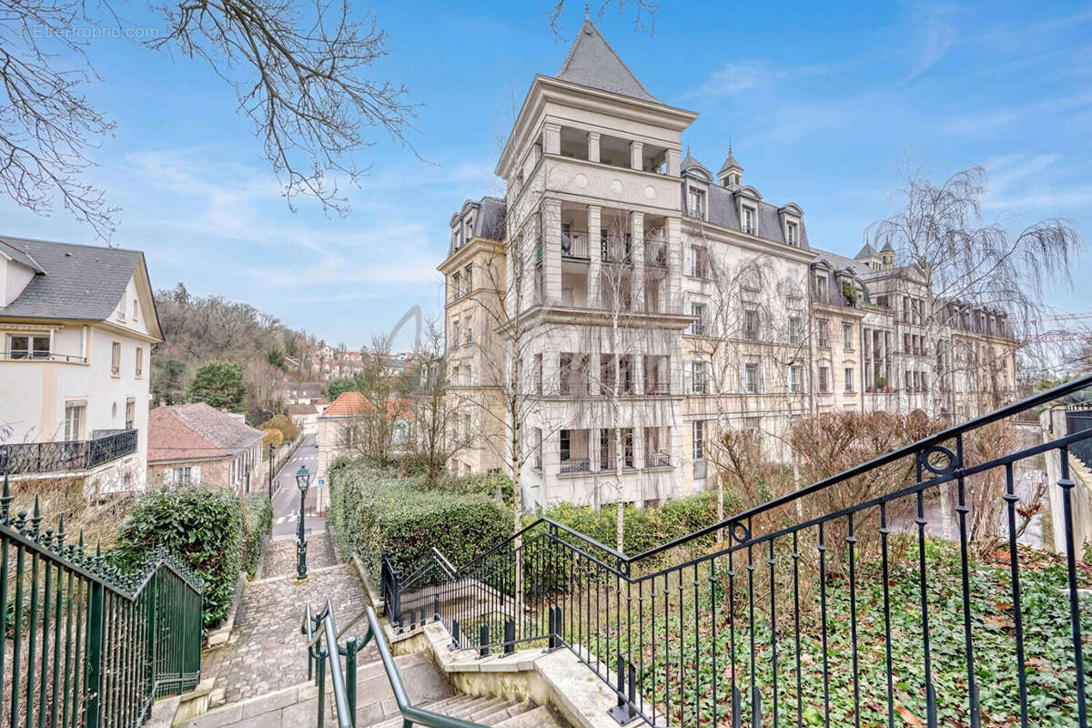 Appartement à LE PLESSIS-ROBINSON