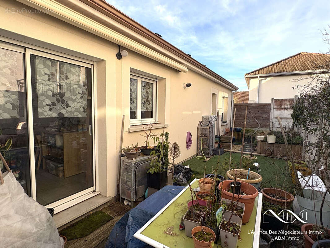 Maison à SAINT-JEAN-DE-BRAYE