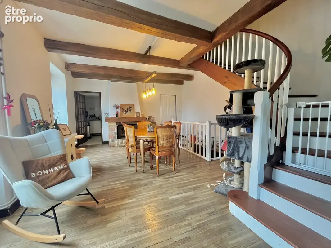 Appartement 5 pièces 102 m² à vendre à Rioz (70190) - photo 2
