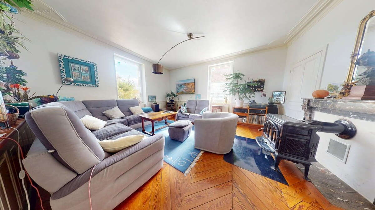 Maison à LONGWY-SUR-LE-DOUBS