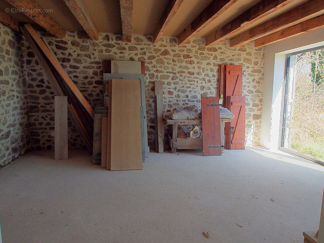Maison à SAINT-ORADOUX-DE-CHIROUZE