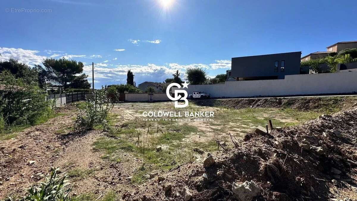 Terrain à FREJUS