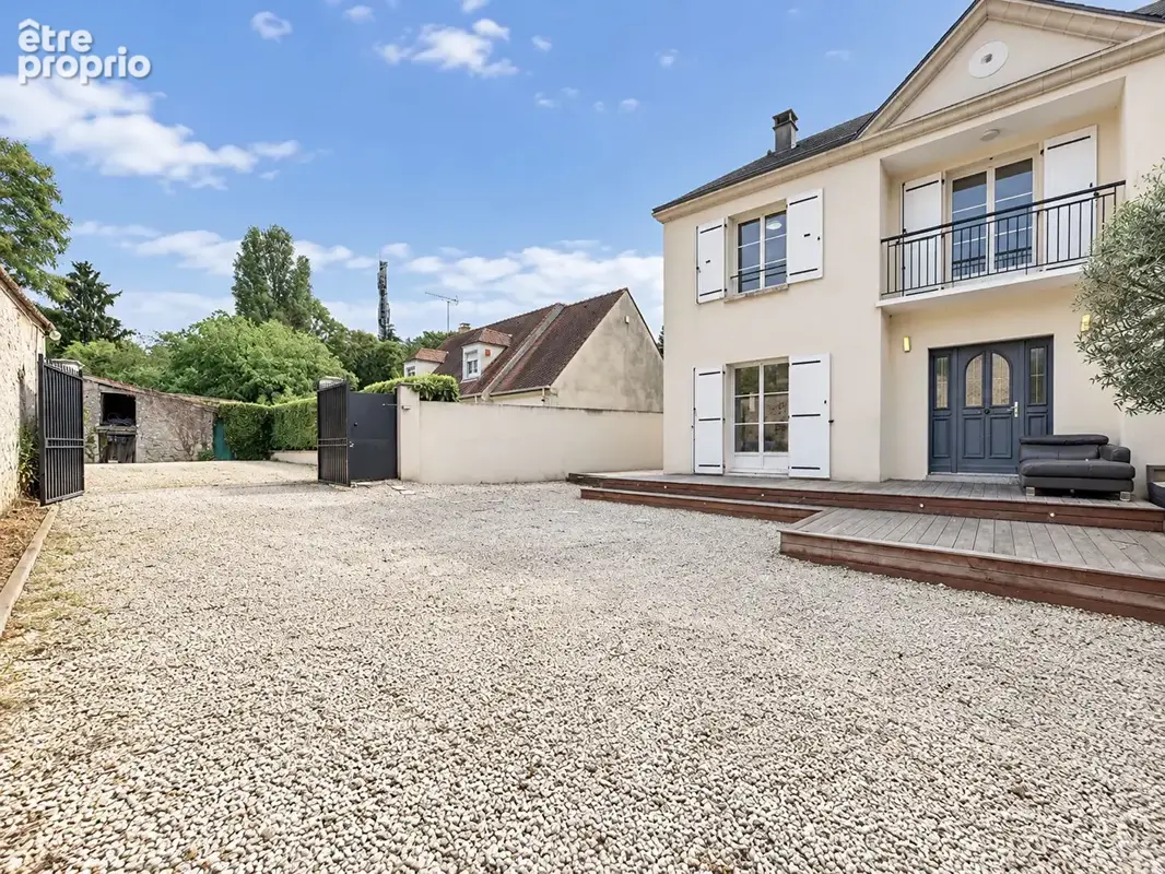 Maison familiale de 209 m² - 4 chambres - Sous-sol total - DPE C - photo 2