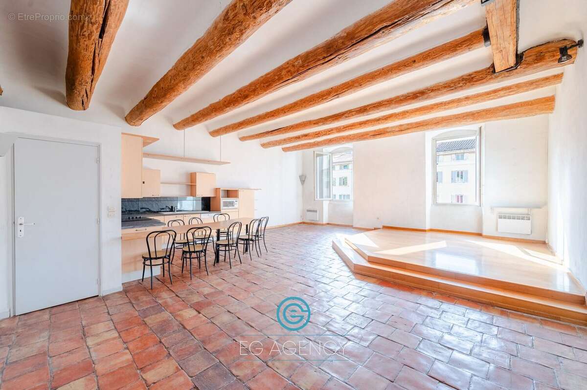 Appartement à MARSEILLE-1E