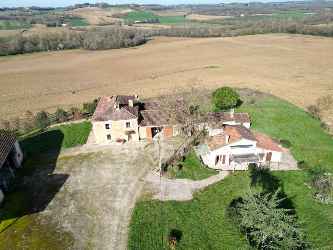 Maison à CASTERA-VERDUZAN