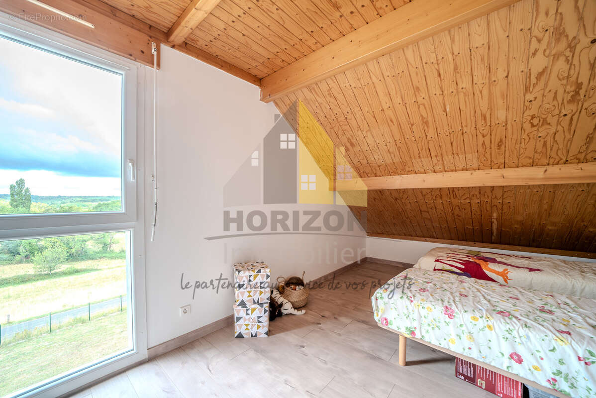 Maison individuelle sur sous-sol complet avec belle vue dégagée et terrain de 3 731 m2 ! - photo 12