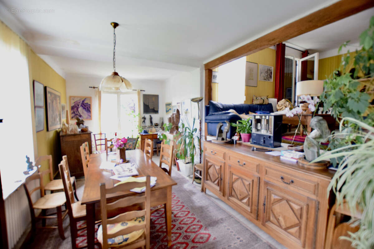 Maison à LE PERRAY-EN-YVELINES