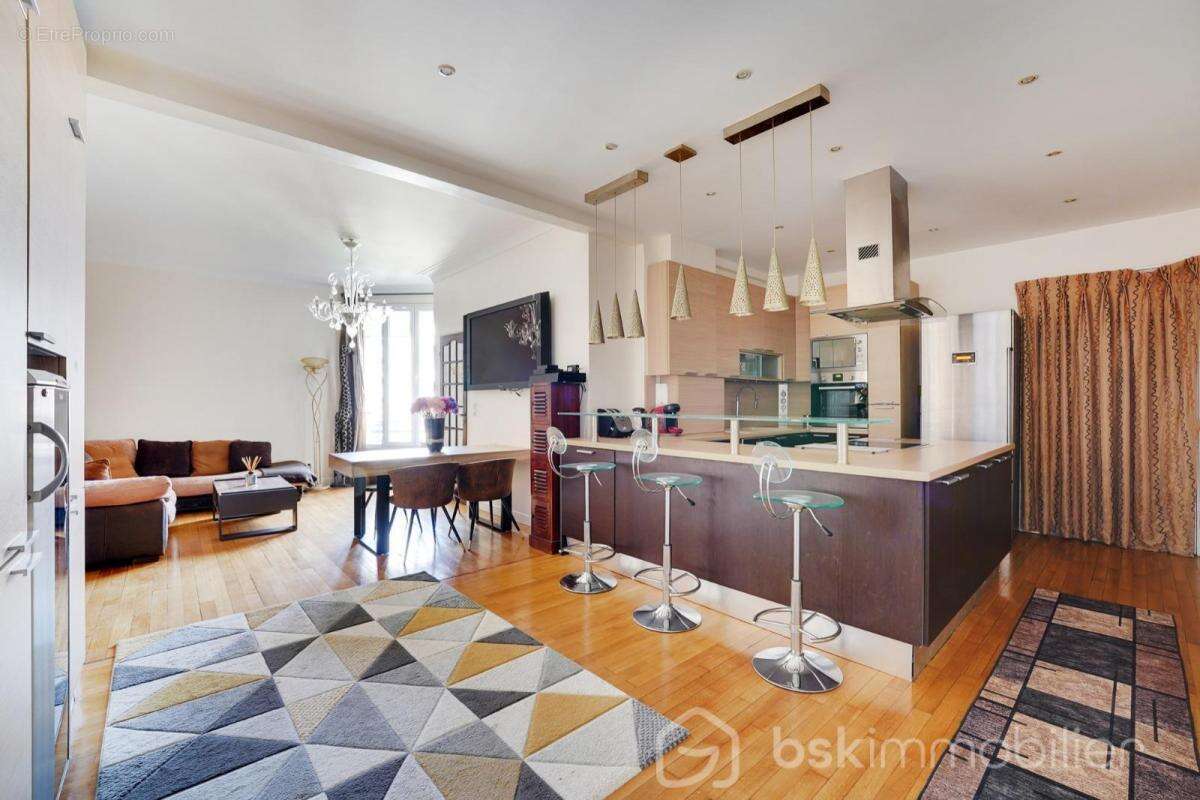 Appartement à NEUILLY-SUR-SEINE