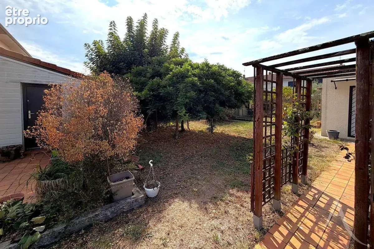 Maison de 112 m² avec jardin, garage et dépendance Quartier Saint-Bris - photo 7