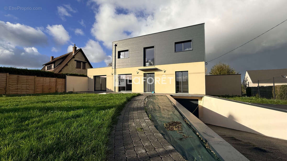 Maison moderne entièrement rénovée 4 chambres avec sous-sol et jardin PREAUX - photo 8