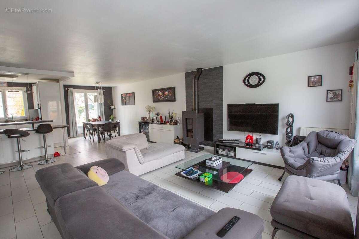 Photo 2 - Maison à LE MESNIL-SAINT-DENIS