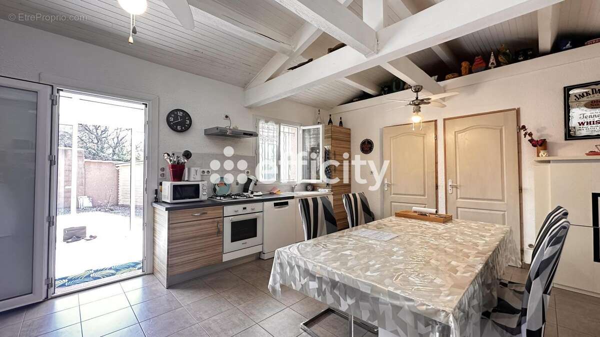 Maison à BOUQUET
