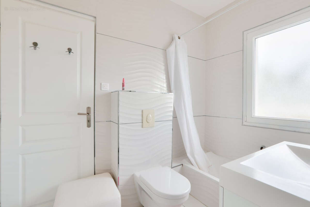 Maison à SAINT-LAURENT-DU-VAR