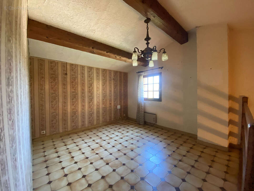 A VENDRE La Seyne Sur Mer Fabregas, VILLA  4 pièce(s) 111.5m2 de plain pied  AVEC GARAGE ET JARDIN - photo 9