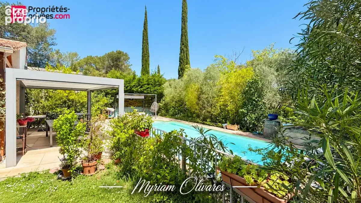 En exclusivite - maison d'architecte - 3 chambres - piscine 11x4.5 - 2 garages - terrain 2300m² - photo 3