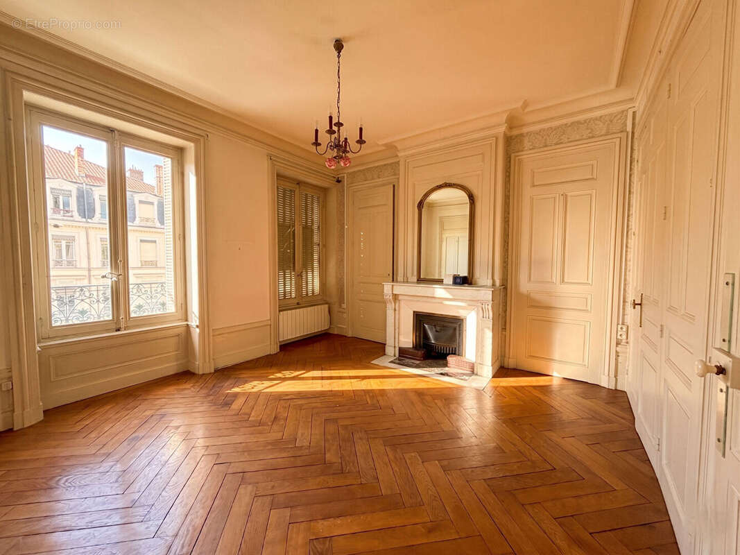 Appartement T3 de 79 m² - Secteur GAMBETTA - photo 4