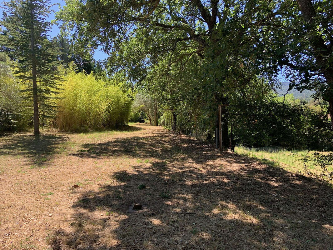 Terrain à TRETS