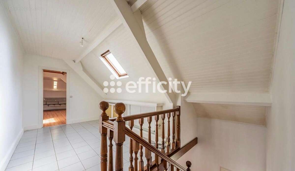 Maison à SAINTRY-SUR-SEINE