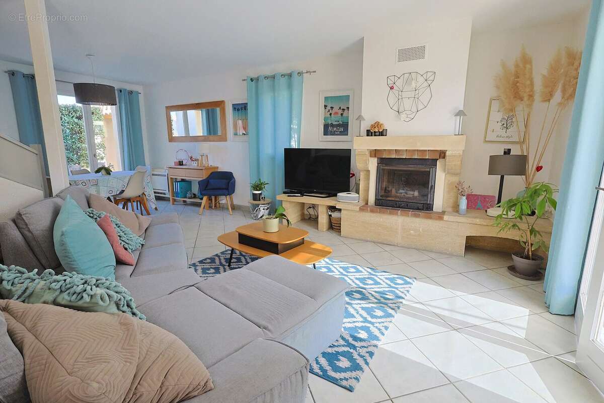 Maison à LA ROQUETTE-SUR-SIAGNE