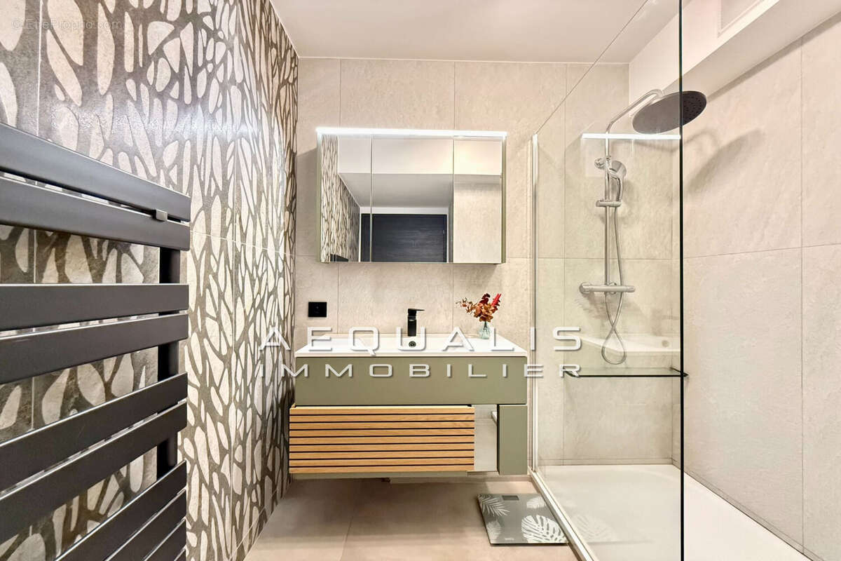 Appartement à VALLAURIS